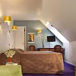 Hotel Le Hameau De Passy Paris