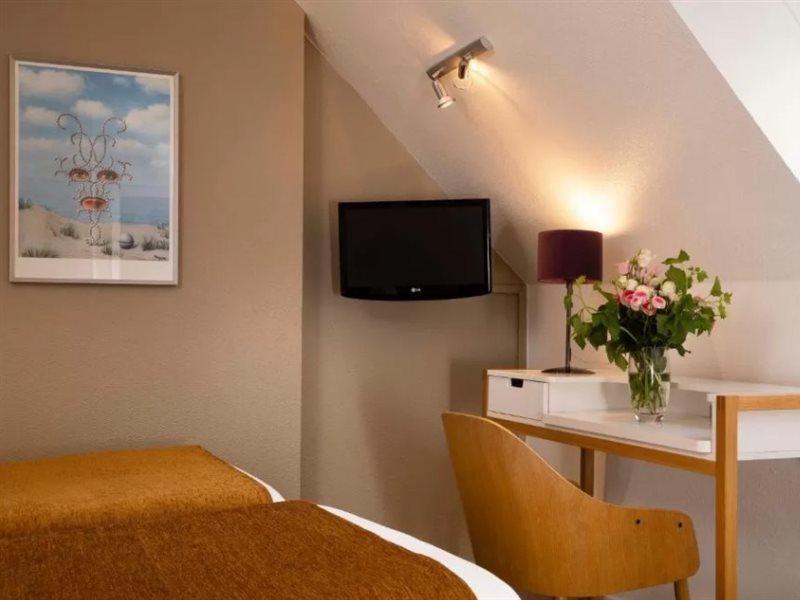 Hotel Le Hameau De Passy Paris