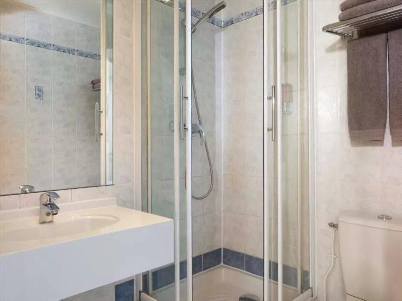 Hotel Le Hameau De Passy Paris