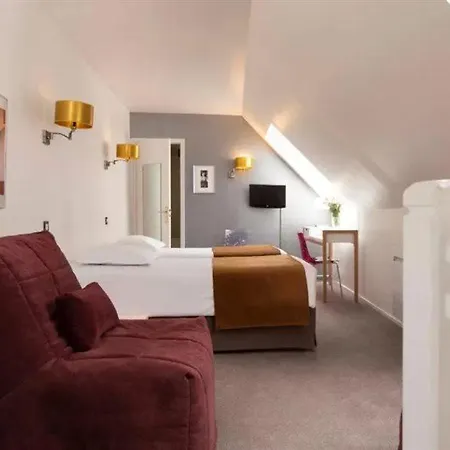 Hotel Le Hameau De Passy 2*